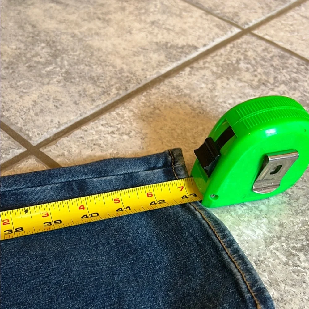 American Eagle women’s Blue Jeans - Picture 6 of 8